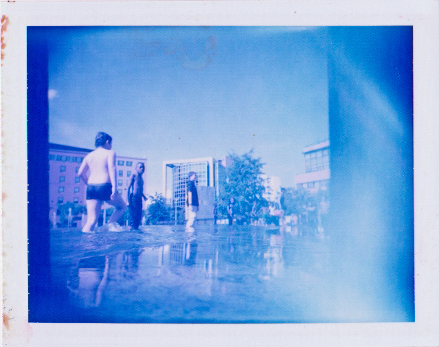 Evry Daily Photo - Holga Polaroid - Place des Droits de l homme 05 - large.jpg